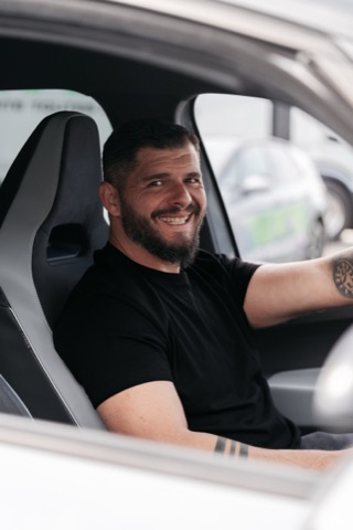 Kenan Bexheti, moniteur auto